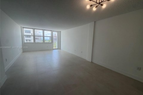 Copropriété à louer à Miami Beach, Floride: 1 chambre, 78.5 m2 № 2340431 - photo 8