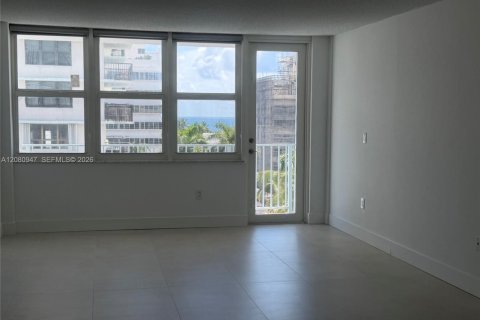 Copropriété à louer à Miami Beach, Floride: 1 chambre, 78.5 m2 № 2340431 - photo 12