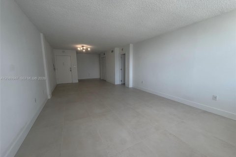Copropriété à louer à Miami Beach, Floride: 1 chambre, 78.5 m2 № 2340431 - photo 13