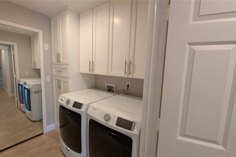 House in Sarasota, Florida 2 bedrooms, 139.17 sq.m. № 1620395 - photo 24