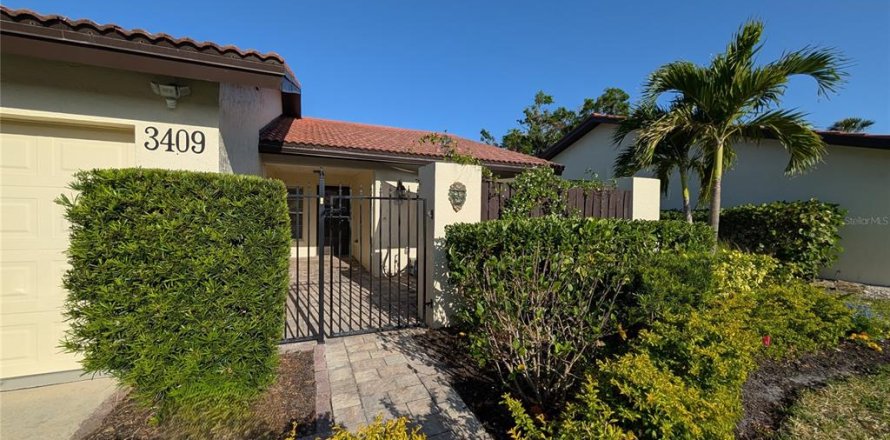 House in Sarasota, Florida 2 bedrooms, 139.17 sq.m. № 1620395