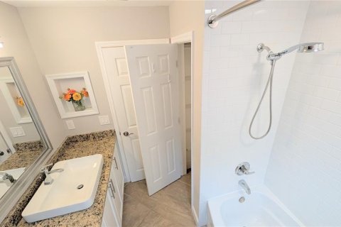 House in Sarasota, Florida 2 bedrooms, 139.17 sq.m. № 1620395 - photo 23