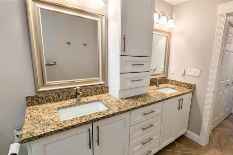 House in Sarasota, Florida 2 bedrooms, 139.17 sq.m. № 1620395 - photo 18