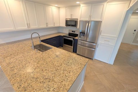 House in Sarasota, Florida 2 bedrooms, 139.17 sq.m. № 1620395 - photo 6