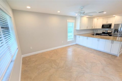 House in Sarasota, Florida 2 bedrooms, 139.17 sq.m. № 1620395 - photo 10