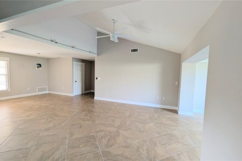 House in Sarasota, Florida 2 bedrooms, 139.17 sq.m. № 1620395 - photo 4