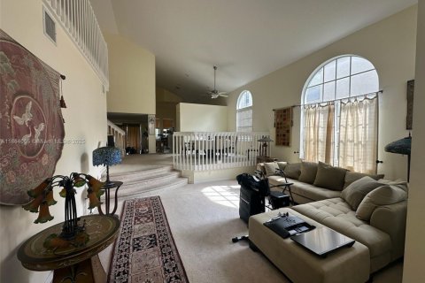 Villa ou maison à vendre à Royal Palm Beach, Floride: 4 chambres, 272.76 m2 № 1930091 - photo 2