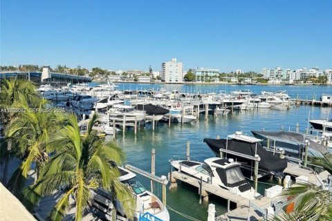 Apartment in North Bay Village, Florida 2 bedrooms, 95.69 sq.m. № 2383222 - photo 27