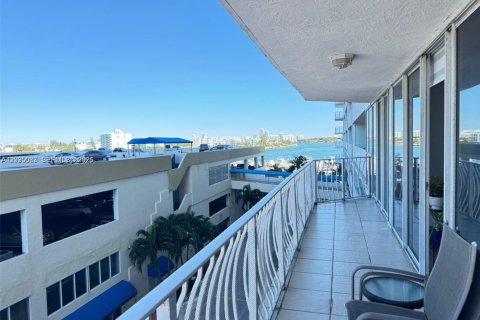Apartment in North Bay Village, Florida 2 bedrooms, 95.69 sq.m. № 2383222 - photo 4