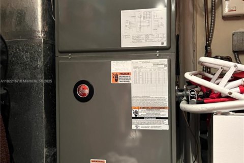 House in Weston, Florida 3 bedrooms, 125.7 sq.m. № 1979732 - photo 24