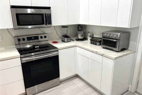 House in Weston, Florida 3 bedrooms, 125.7 sq.m. № 1979732 - photo 15