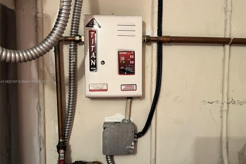 House in Weston, Florida 3 bedrooms, 125.7 sq.m. № 1979732 - photo 25