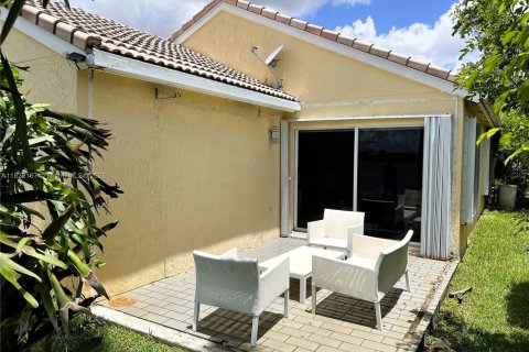 House in Weston, Florida 3 bedrooms, 125.7 sq.m. № 1979732 - photo 9