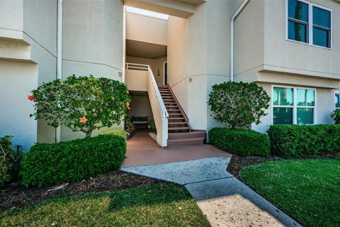 Condo in Saint Petersburg, Florida, 2 bedrooms  № 1136671 - photo 2