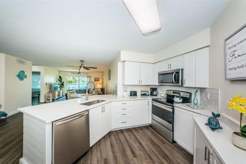 Condo in Saint Petersburg, Florida, 2 bedrooms  № 1136671 - photo 3