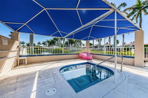 Condo in Saint Petersburg, Florida, 2 bedrooms  № 1136671 - photo 27