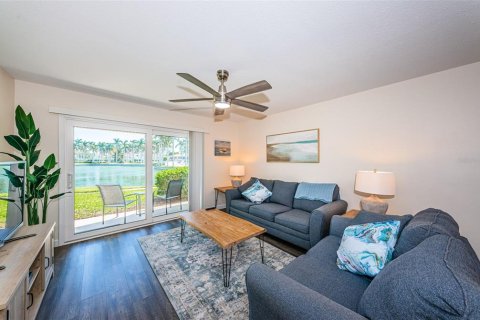 Condo in Saint Petersburg, Florida, 2 bedrooms  № 1136671 - photo 10