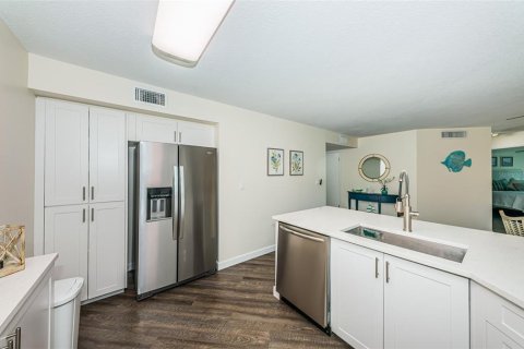 Condo in Saint Petersburg, Florida, 2 bedrooms  № 1136671 - photo 4