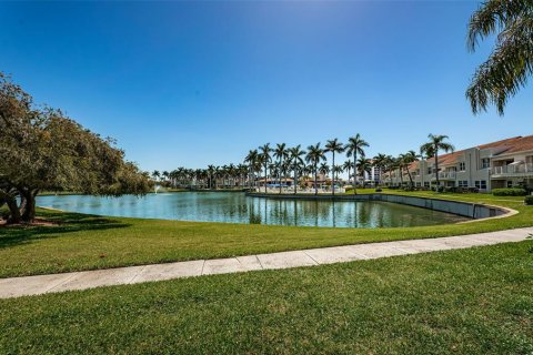 Condo in Saint Petersburg, Florida, 2 bedrooms  № 1136671 - photo 25