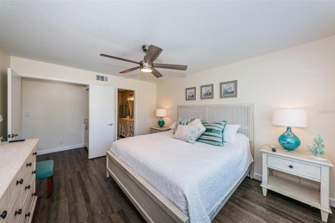 Condo in Saint Petersburg, Florida, 2 bedrooms  № 1136671 - photo 14