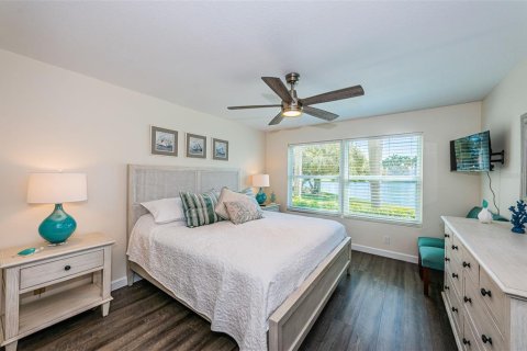 Condo in Saint Petersburg, Florida, 2 bedrooms  № 1136671 - photo 13