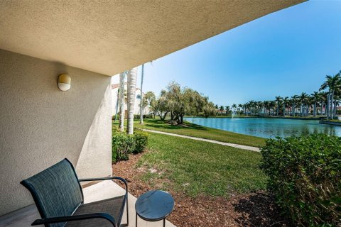 Condo in Saint Petersburg, Florida, 2 bedrooms  № 1136671 - photo 22