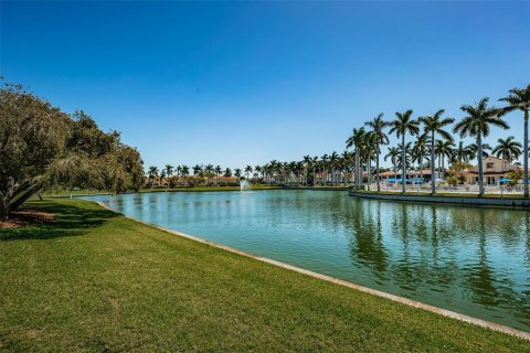 Condo in Saint Petersburg, Florida, 2 bedrooms  № 1136671 - photo 24