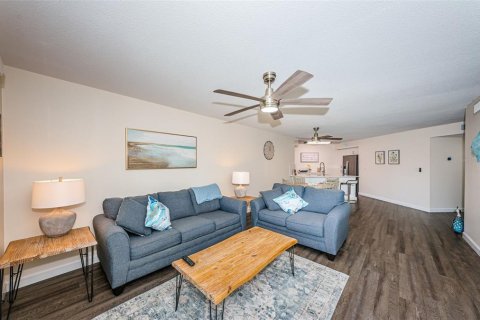 Condo in Saint Petersburg, Florida, 2 bedrooms  № 1136671 - photo 12