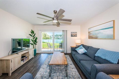 Condo in Saint Petersburg, Florida, 2 bedrooms  № 1136671 - photo 9