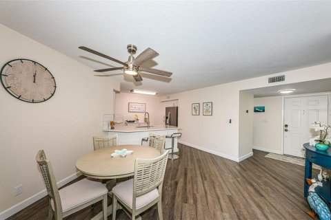 Condo in Saint Petersburg, Florida, 2 bedrooms  № 1136671 - photo 7