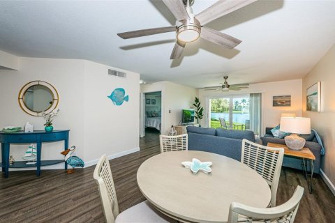 Condo in Saint Petersburg, Florida, 2 bedrooms  № 1136671 - photo 6