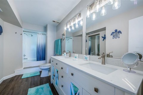 Condo in Saint Petersburg, Florida, 2 bedrooms  № 1136671 - photo 16