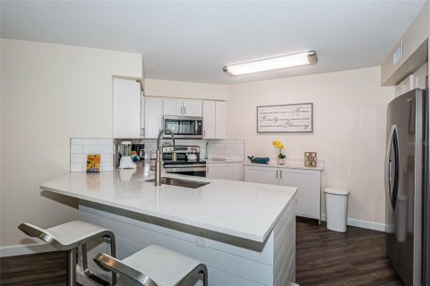 Condo in Saint Petersburg, Florida, 2 bedrooms  № 1136671 - photo 5