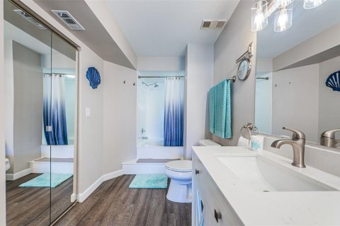 Condo in Saint Petersburg, Florida, 2 bedrooms  № 1136671 - photo 17
