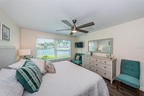 Condo in Saint Petersburg, Florida, 2 bedrooms  № 1136671 - photo 15