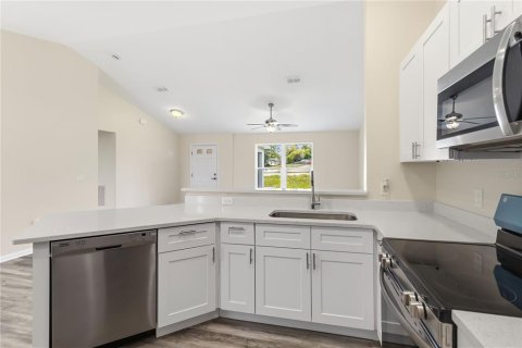 Villa ou maison à vendre à Deltona, Floride: 3 chambres, 270.9 m2 № 2201315 - photo 9