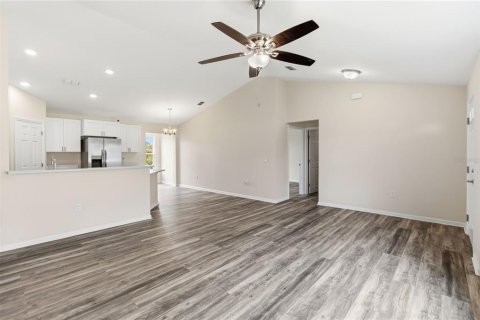 Villa ou maison à vendre à Deltona, Floride: 3 chambres, 270.9 m2 № 2201315 - photo 6