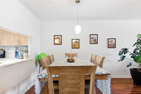 Condo in Sunrise, Florida, 2 bedrooms  № 1928883 - photo 14