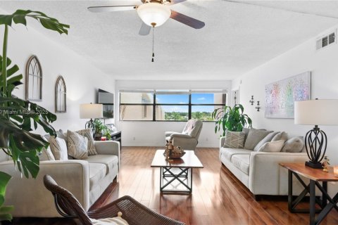 Condo in Sunrise, Florida, 2 bedrooms  № 1928883 - photo 3