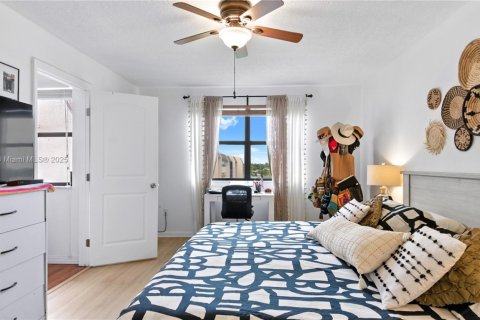 Condo in Sunrise, Florida, 2 bedrooms  № 1928883 - photo 21
