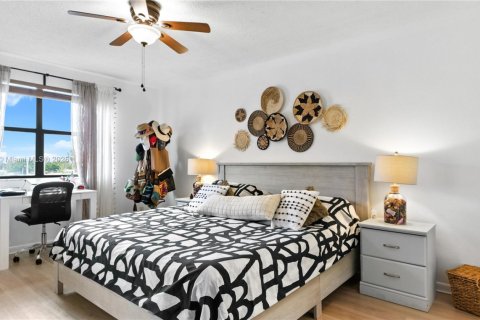 Condo in Sunrise, Florida, 2 bedrooms  № 1928883 - photo 6
