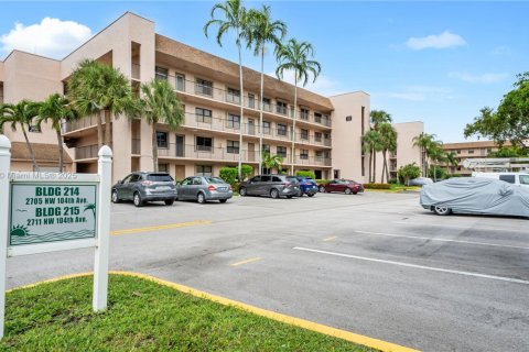 Condo in Sunrise, Florida, 2 bedrooms  № 1928883 - photo 7