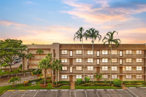 Copropriété à vendre à Sunrise, Floride: 2 chambres, 127.28 m2 № 1928883 - photo 8