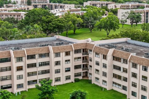Condo in Sunrise, Florida, 2 bedrooms  № 1928883 - photo 18