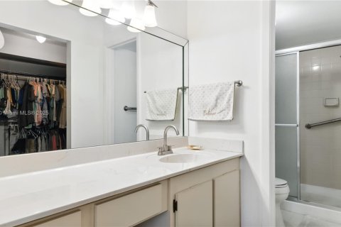 Condo in Sunrise, Florida, 2 bedrooms  № 1928883 - photo 17