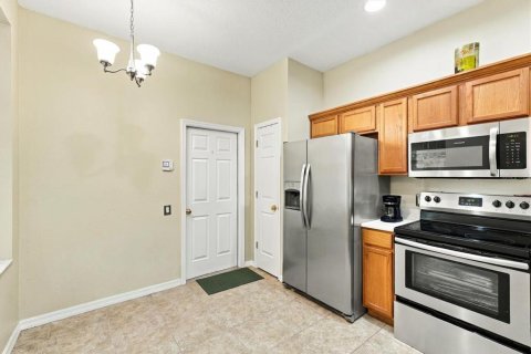 Townhouse in Pinellas Park, Florida 2 bedrooms, 117.89 sq.m. № 2425870 - photo 17
