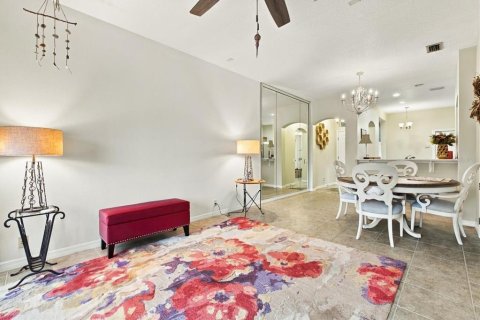 Townhouse in Pinellas Park, Florida 2 bedrooms, 117.89 sq.m. № 2425870 - photo 12