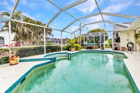 House in Port Charlotte, Florida 3 bedrooms, 192.49 sq.m. № 1636631 - photo 30