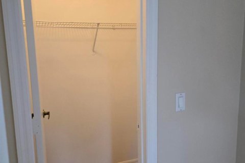 House in Port St. Lucie, Florida 3 bedrooms, 172.24 sq.m. № 2249651 - photo 11