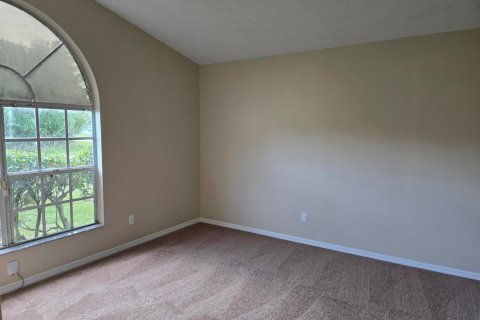 House in Port St. Lucie, Florida 3 bedrooms, 172.24 sq.m. № 2249651 - photo 3